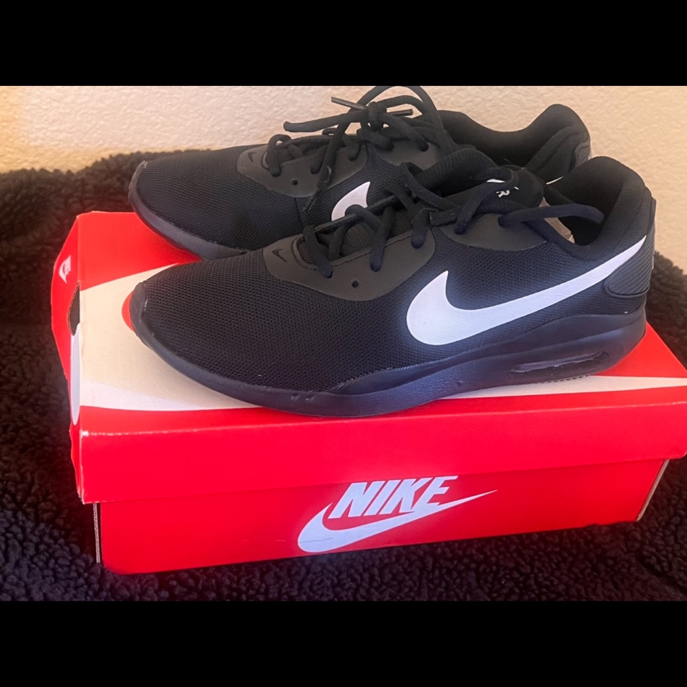 Nike air max oketo size 8